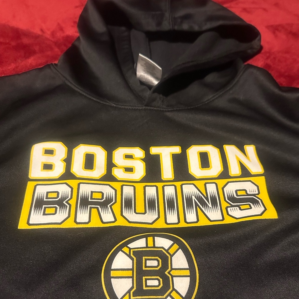 Boston Bruins, NFL official pullover